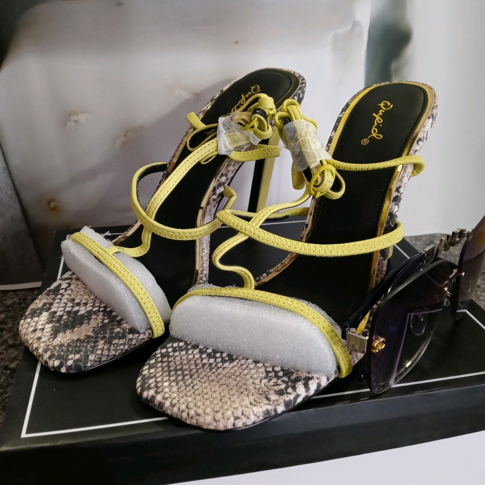 Sexy Yellow Leg Strap Heels!